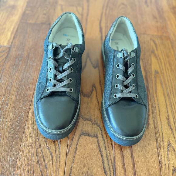 Johnston & Murphy Women's 9 Callie Lace-Up Black Glitter Leather Sneakers - Picture 2 of 11